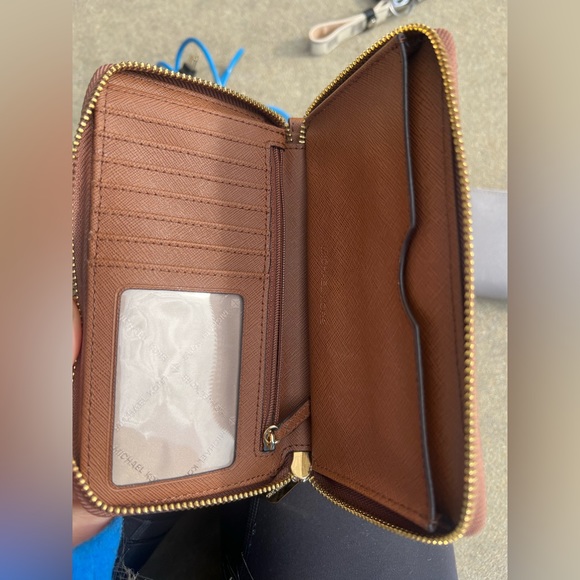 MICHAEL KORS Jet Set Travel Continental Wallet - Picture 3 of 4